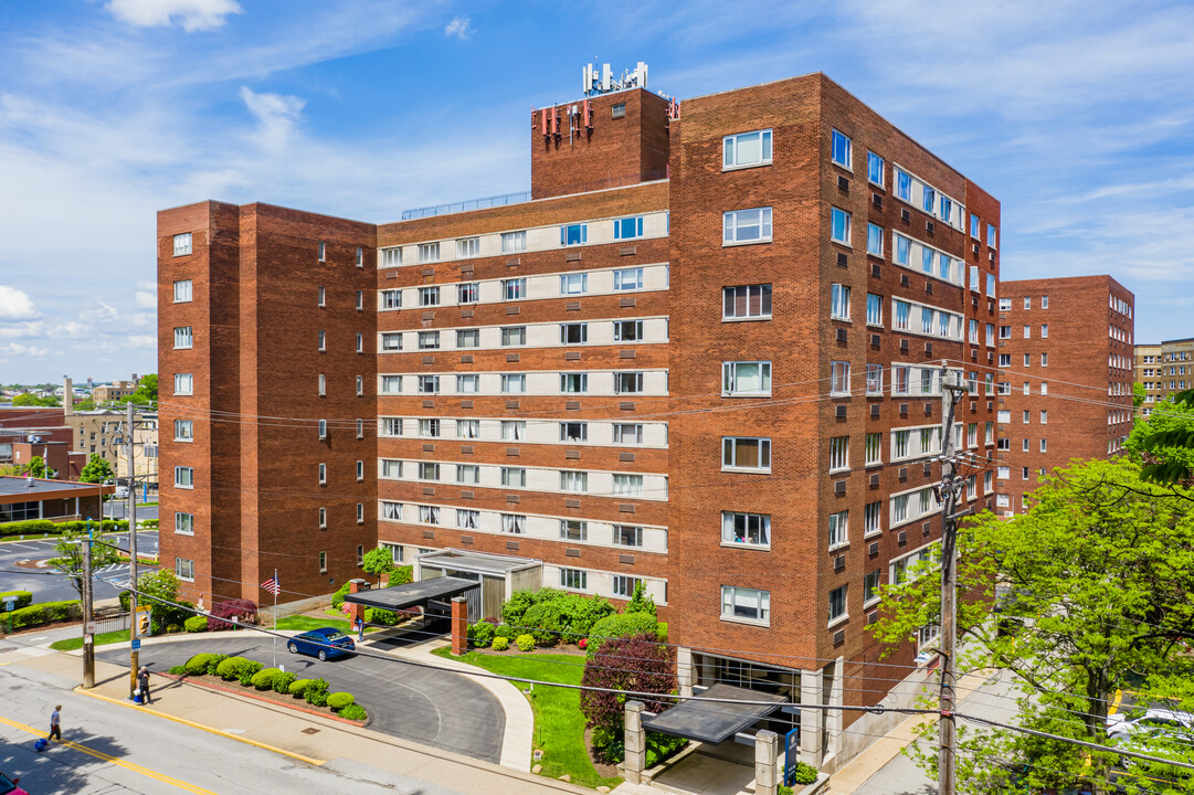 Park Plaza in Pittsburgh, PA - Building Photo