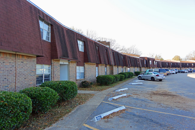 Brookmoor Apartments in Prattville, AL - Building Photo - Building Photo