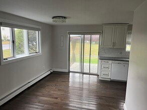 945 Riverside Dr in Methuen, MA - Building Photo - Building Photo