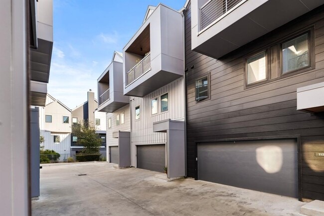 5924 S Congress Ave in Austin, TX - Building Photo - Building Photo