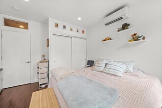 342 7th St in Jersey City, NJ - Building Photo - Building Photo