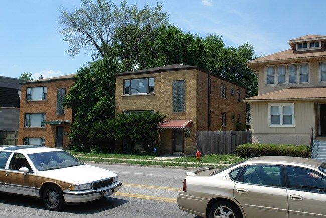 827 Harlem Ave in Forest Park, IL - Foto de edificio - Building Photo