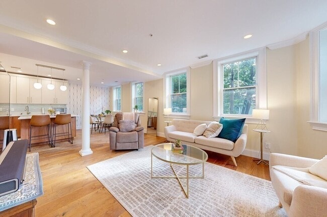 53 Addington Rd, Unit 22B in Brookline, MA - Foto de edificio - Building Photo