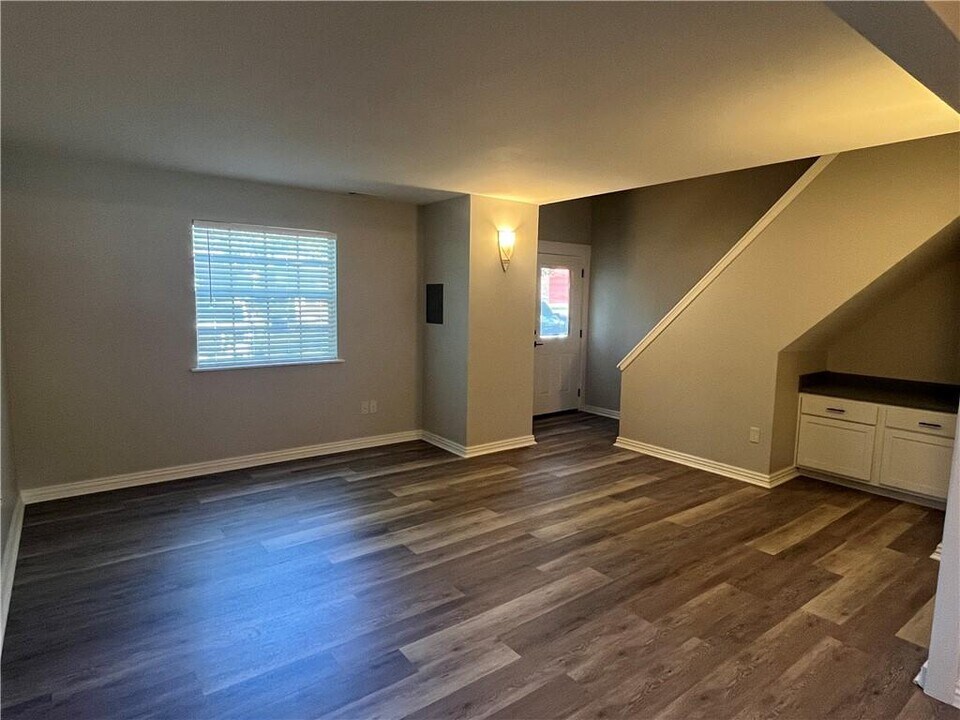 605 W Benton St in Siloam Springs, AR - Building Photo