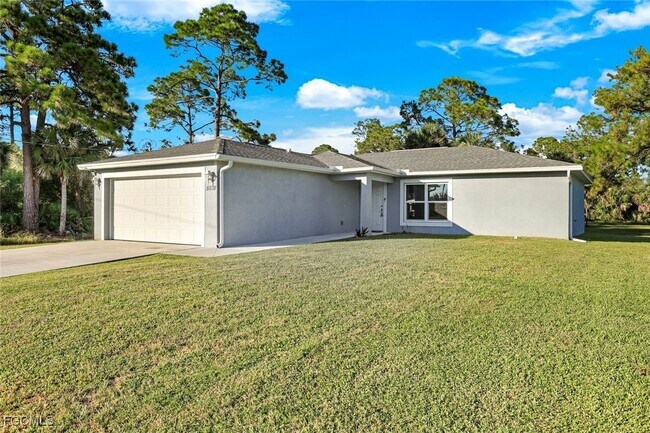 5038 Tradewinds Cir in La Belle, FL - Building Photo - Building Photo