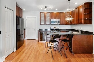 6301 N Richmond St in Chicago, IL - Building Photo - Building Photo