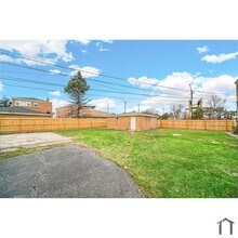 7900 S Whipple St in Chicago, IL - Building Photo - Building Photo