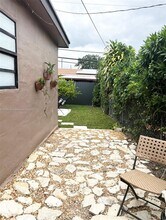 11241 SW 7th Terrace-Unit -B in Miami, FL - Building Photo - Building Photo