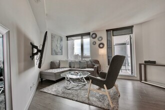 30 Smithe St in Vancouver, BC - Building Photo - Building Photo