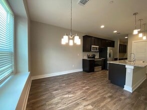 1612 Roseburg Dr in Austin, TX - Building Photo - Building Photo
