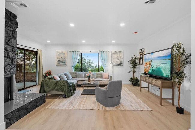 5048 Bluff Pl in El Cajon, CA - Foto de edificio - Building Photo