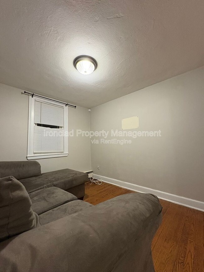 1136 Main St in Glastonbury, CT - Building Photo - Building Photo