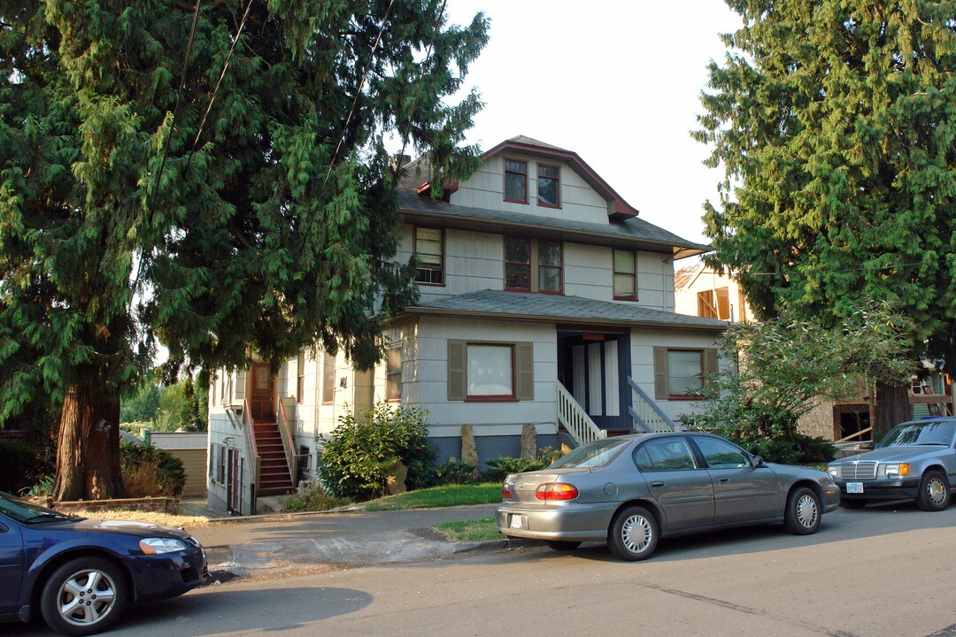 3804 SE Francis St in Portland, OR - Building Photo