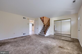 1902 Pin Oak Dr in York, PA - Building Photo - Building Photo