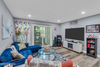 1 Thoroughbred Fare in Tinton Falls, NJ - Building Photo - Building Photo