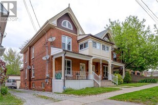 174 Darling St in Brantford, ON - Building Photo