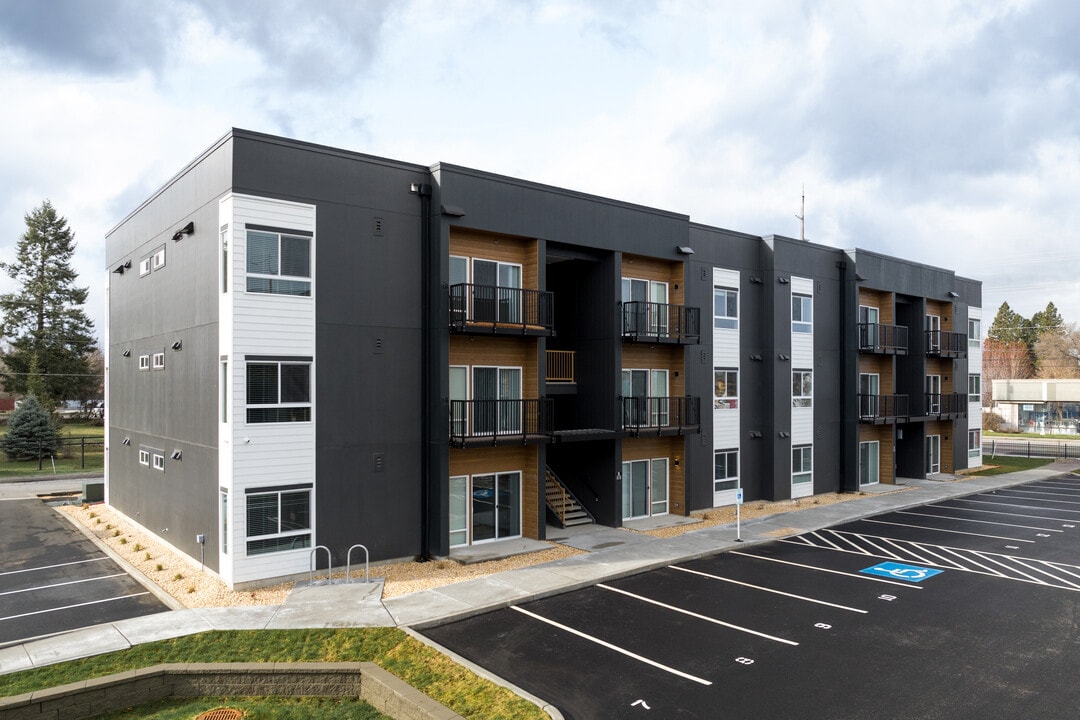 Urban Pines Apartments in Spokane Valley, WA - Building Photo