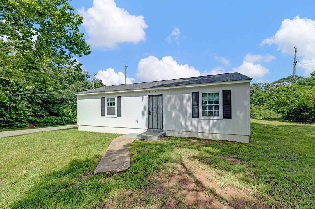 4361 Suncrest Dr in Memphis, TN - Building Photo