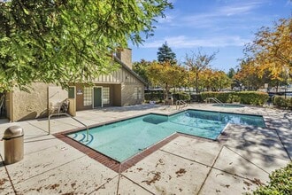 1101 Lakeview Cir, Unit 1101 Lakeview in Pittsburg, CA - Building Photo - Building Photo