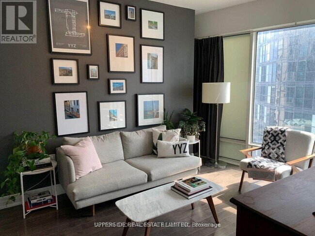 8 The Esplanade in Toronto, ON - Building Photo - Building Photo