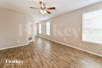 2722 Skyview Long Dr in Houston, TX - Foto de edificio - Building Photo