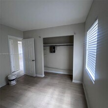 114 SW 67th Terrace in Pembroke Pines, FL - Building Photo - Building Photo