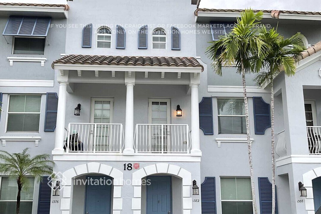 1382 Vía De Pepi in Boynton Beach, FL - Foto de edificio