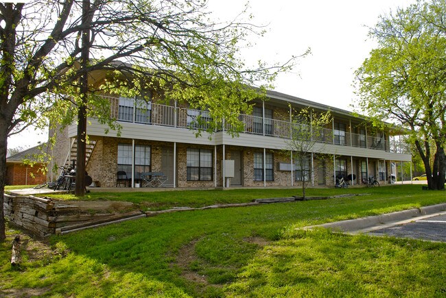 Eagle's Crossing in Denton, TX - Foto de edificio - Building Photo