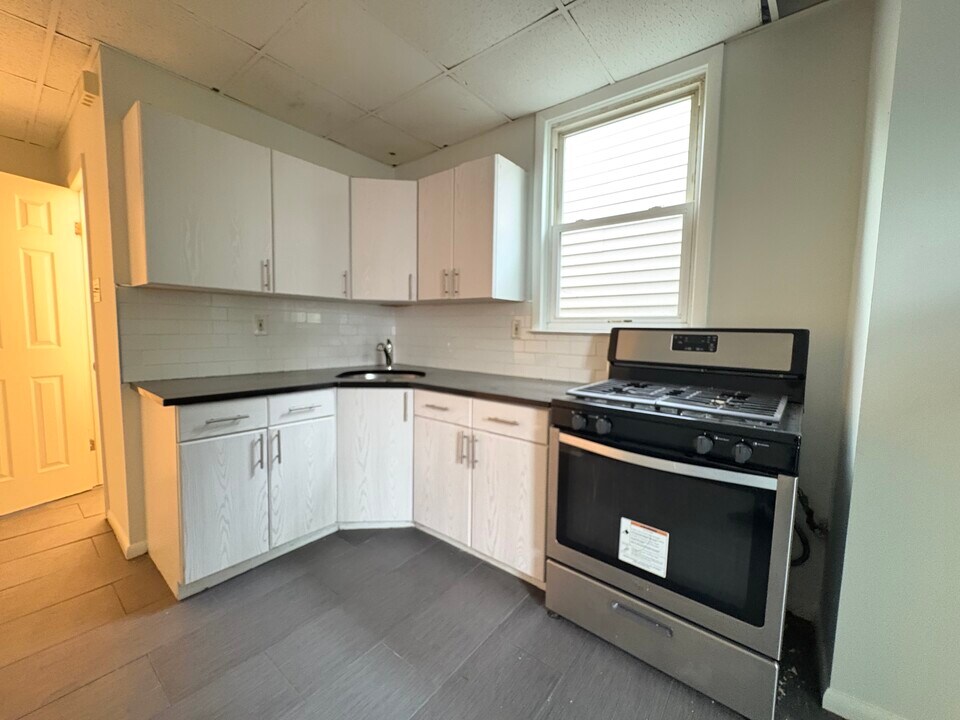 346 Armstrong Ave, Unit 2 in Jersey City, NJ - Building Photo