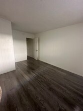 4688 Huntington Dr-Unit -215 in Los Angeles, CA - Building Photo - Building Photo