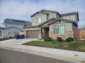 4103 Hoblitt Ave in Clovis, CA - Building Photo