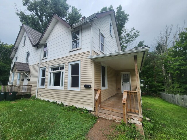 9 Spring St-Unit -Unit 3 in Liberty, NY - Building Photo - Building Photo