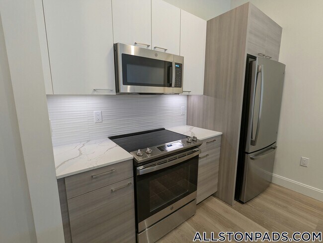 1079 Commonwealth Ave in Boston, MA - Building Photo - Building Photo