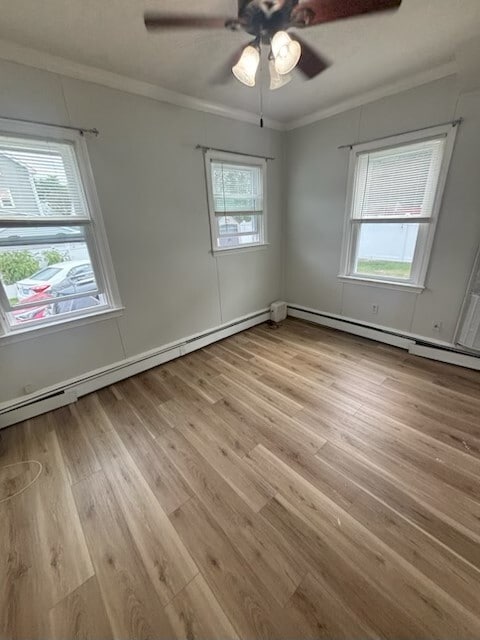 42 Hillwood St, Unit 3 in Cranston, RI - Foto de edificio - Building Photo