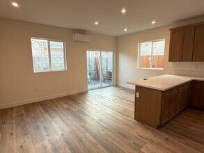 3877 S Van Ness Ave in Los Angeles, CA - Building Photo - Building Photo