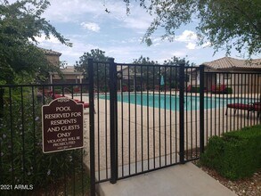 16345 W Latham St in Goodyear, AZ - Building Photo - Building Photo