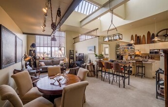 Central High & Stephenson Mills Apartments in South Bend, IN - Foto de edificio - Building Photo