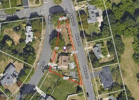 24 Mt Dr in West Long Branch, NJ - Building Photo