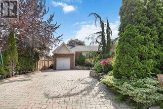 11 Duval Dr in Toronto, ON - Building Photo - Building Photo