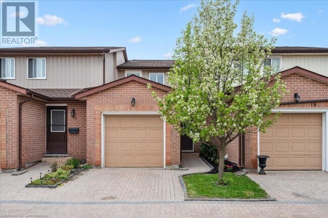 25 Vly Vw Rd in Kitchener, ON - Building Photo - Building Photo