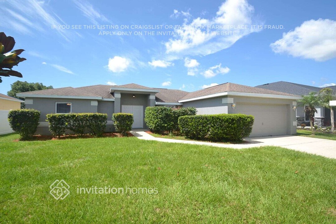 2125 Golden Meadow Way in Bartow, FL - Foto de edificio