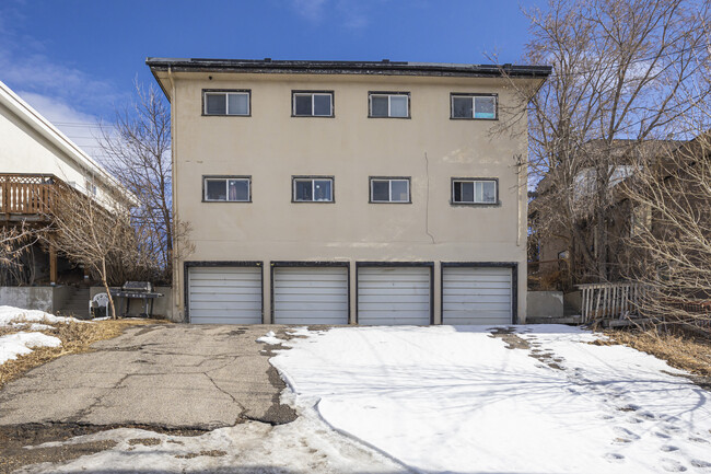 3215 14 St NW in Calgary, AB - Building Photo - Building Photo