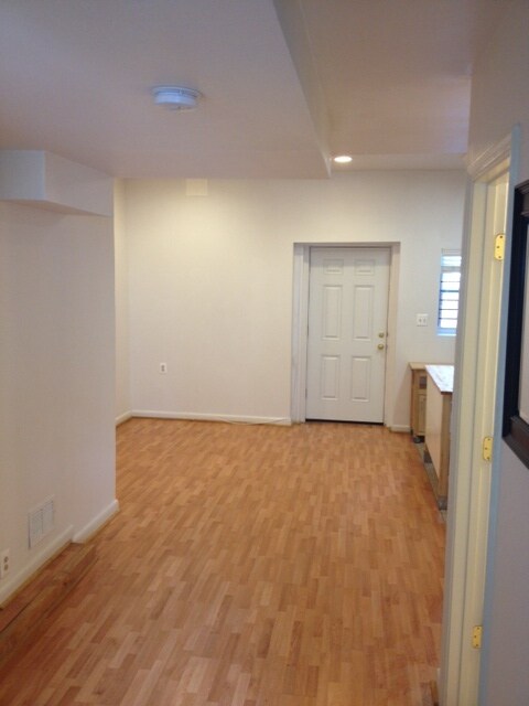 811 7th St NE, Unit 1 in Washington, DC - Foto de edificio - Building Photo