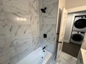 116 Marginal St, Unit #1 in Boston, MA - Foto de edificio - Building Photo