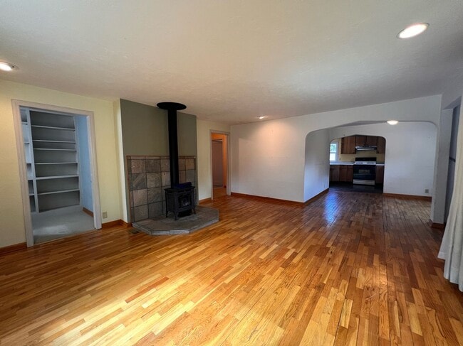 509 Scenic Dr in Ashland, OR - Foto de edificio - Building Photo