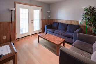 Pfeffer Apartments - Available August, 2025 in Champaign, IL - Building Photo - Interior Photo