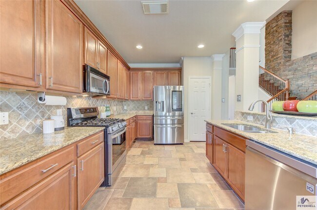 property at 5127 Shadow Breeze Ln