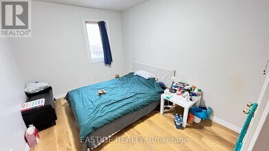 151 Townsgate Dr in Toronto, ON - Building Photo - Building Photo