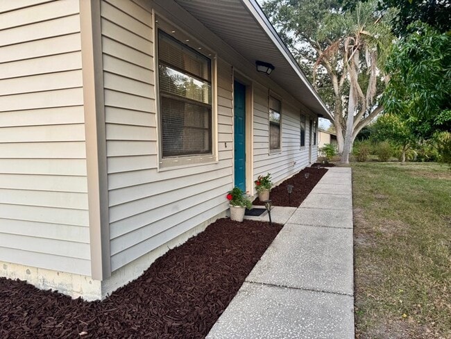 2901 Bay View Dr in Safety Harbor, FL - Building Photo - Building Photo