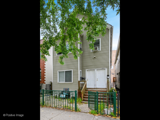 2142 N Maplewood Ave-Unit -1R in Chicago, IL - Building Photo - Building Photo
